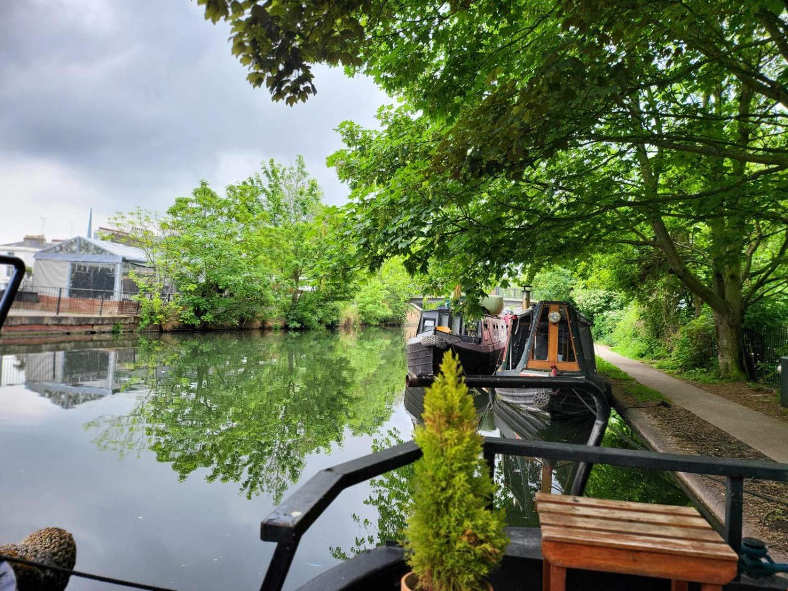 Lovely Canal Boat In Little Venice For Family & Friends Londra Exterior foto